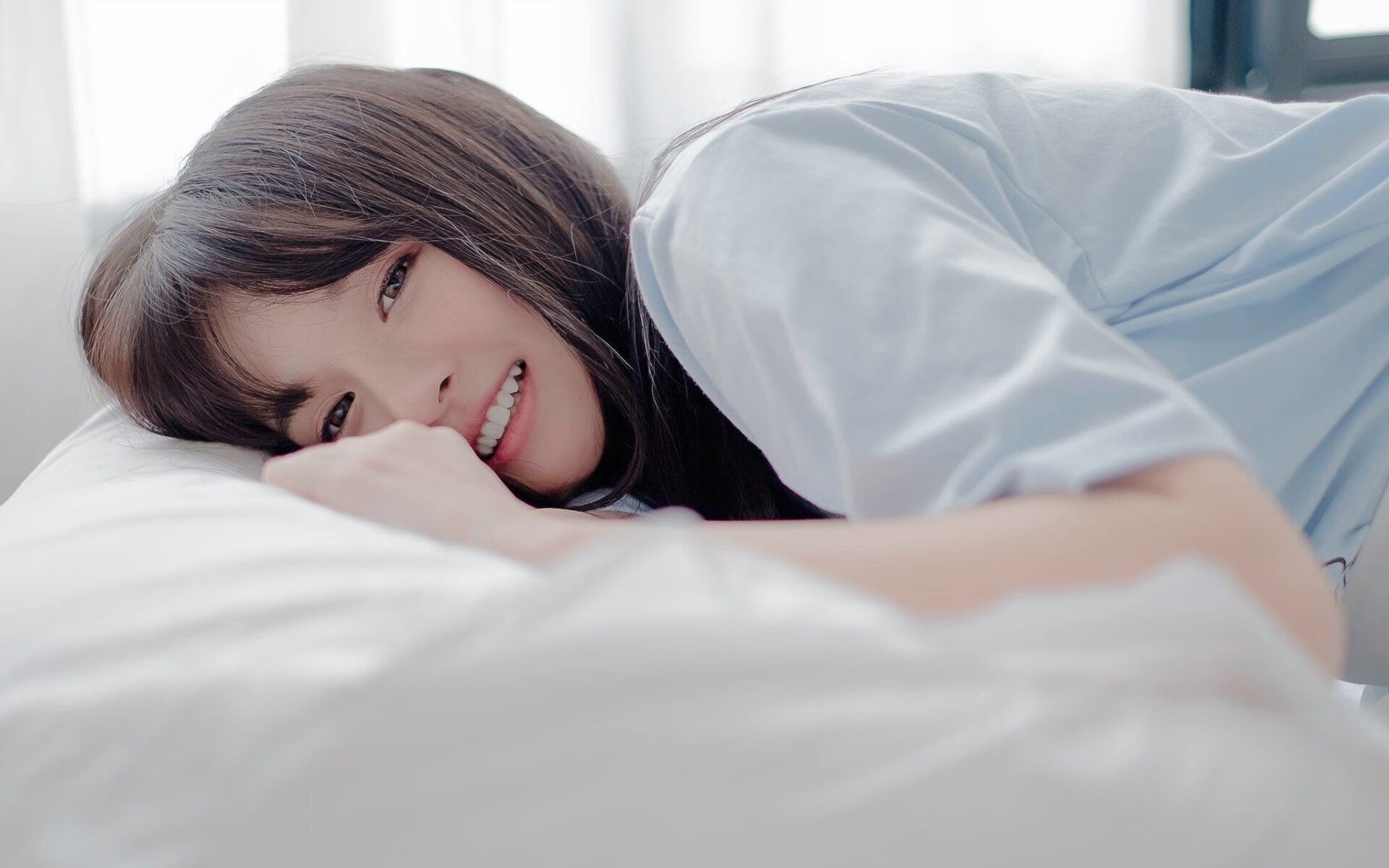 赛场双星,足球的团队完胜与乒乓的个人传奇