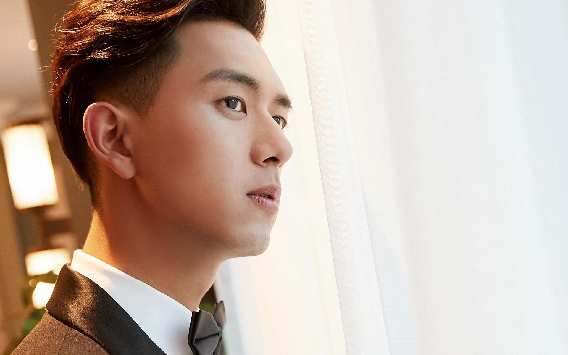 一闪光耀东瀛，三笘薰黄金左脚凌空斩定鼎年度焦点之战